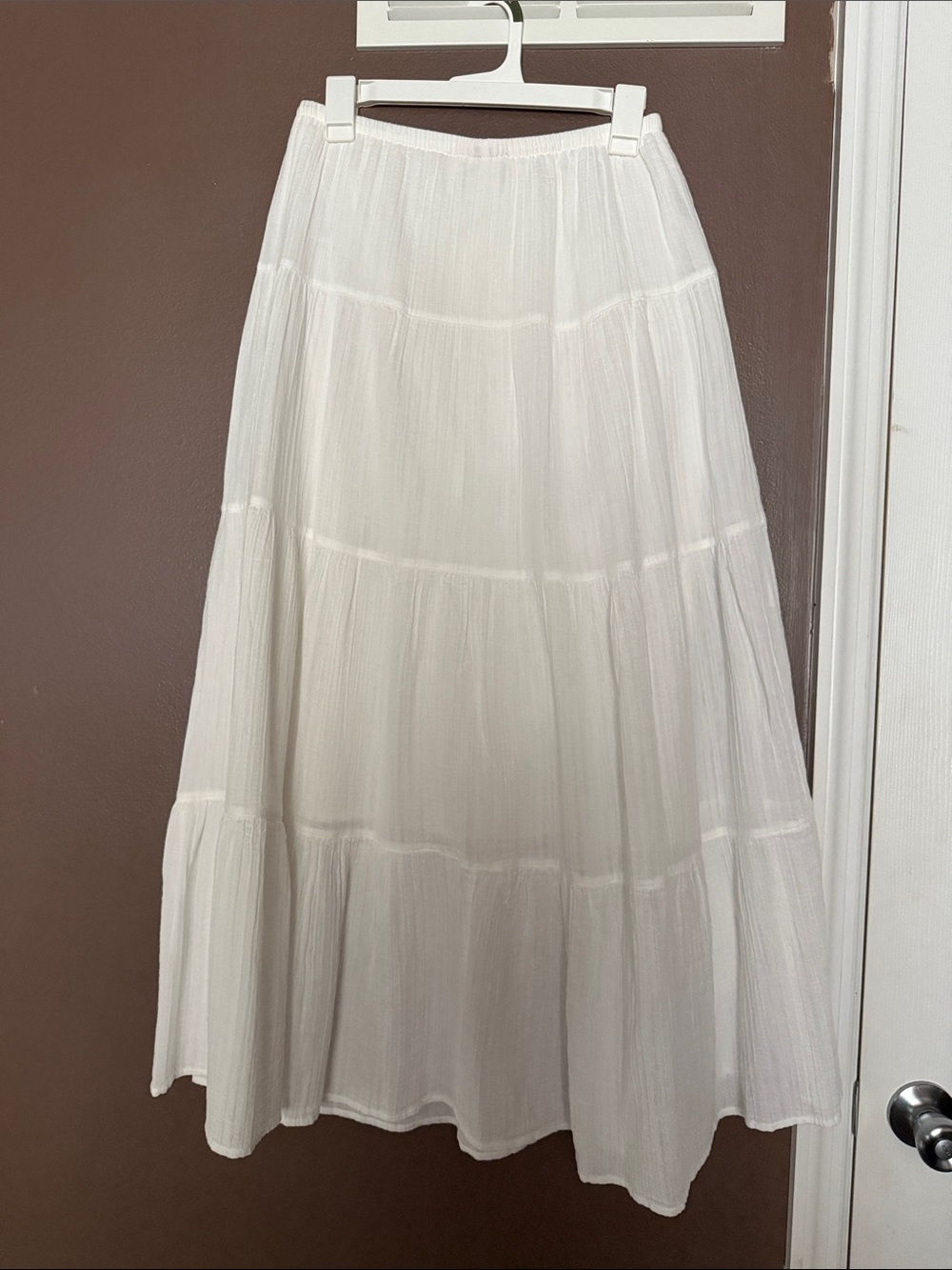 Universal Threads Women’s White Tiered Maxi Skirt - Lightweight Flowing Design
